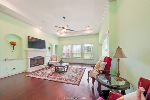 230 Lawrence Marshall Drive, Hempstead, TX 77445