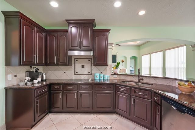 230 Lawrence Marshall Drive, Hempstead, TX 77445