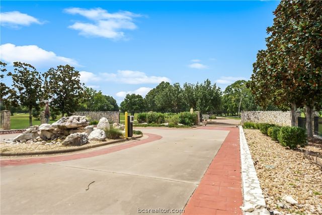 230 Lawrence Marshall Drive, Hempstead, TX 77445