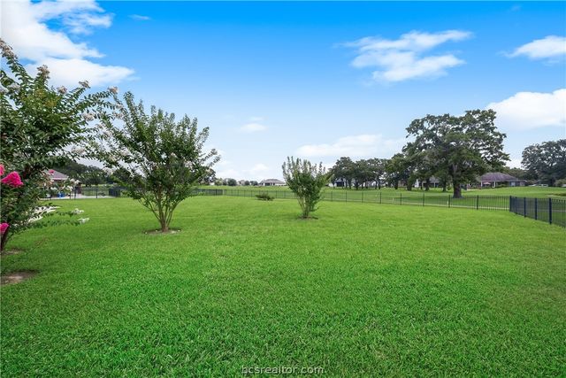 230 Lawrence Marshall Drive, Hempstead, TX 77445