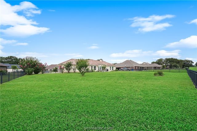 230 Lawrence Marshall Drive, Hempstead, TX 77445