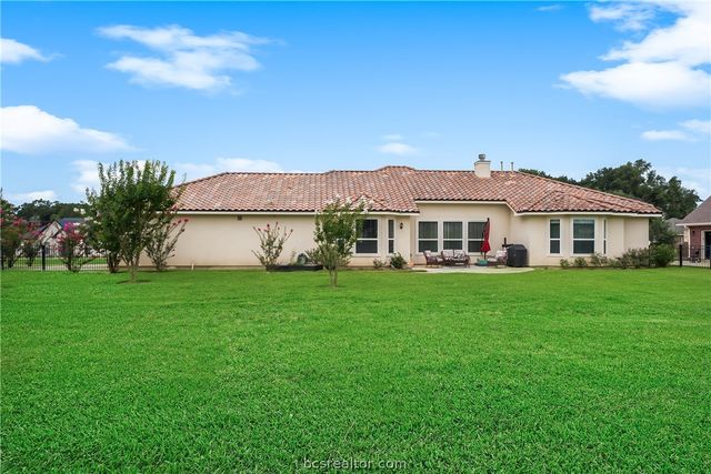 230 Lawrence Marshall Drive, Hempstead, TX 77445