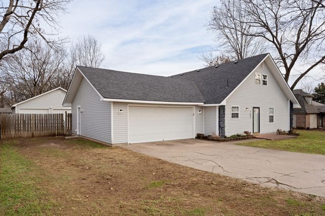 703 N 36th Street, Grove, OK 74344