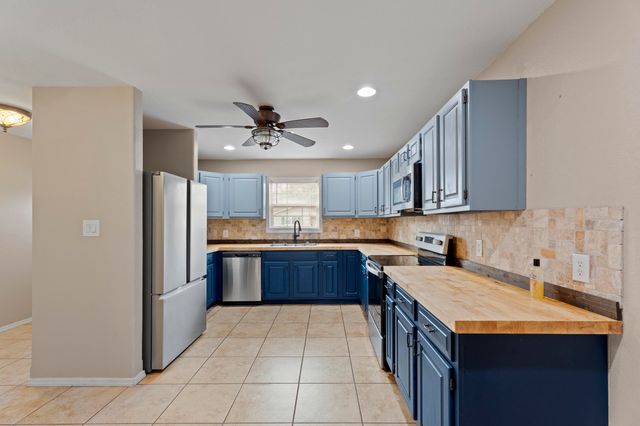 703 N 36th Street, Grove, OK 74344