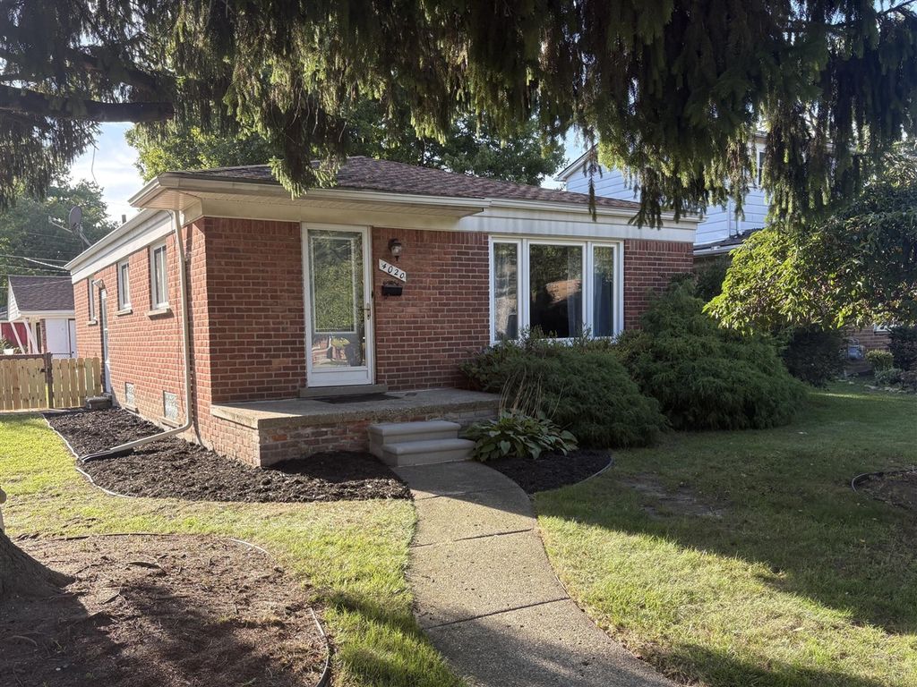 4020 Gertrude Street, Dearborn Heights, MI 48125