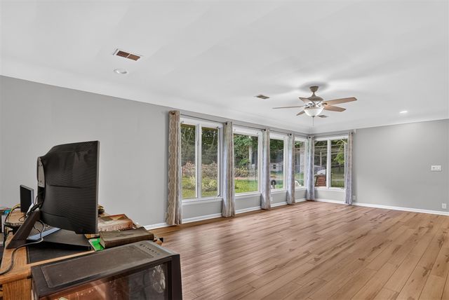 2475 Park Drive, Jackson, MI 49203