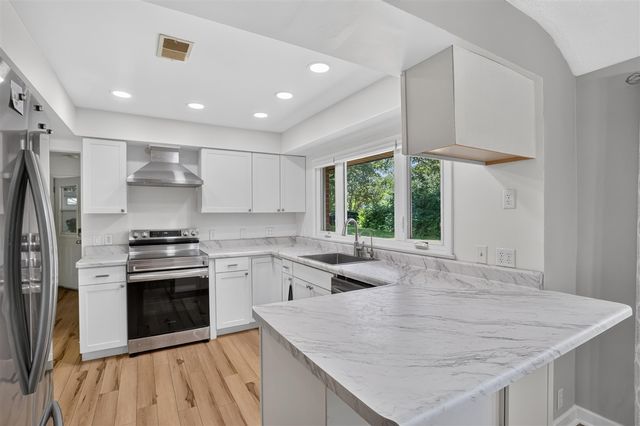 2475 Park Drive, Jackson, MI 49203