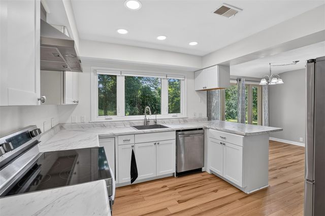 2475 Park Drive, Jackson, MI 49203
