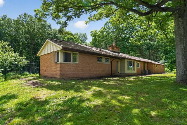 2475 Park Drive, Jackson, MI 49203