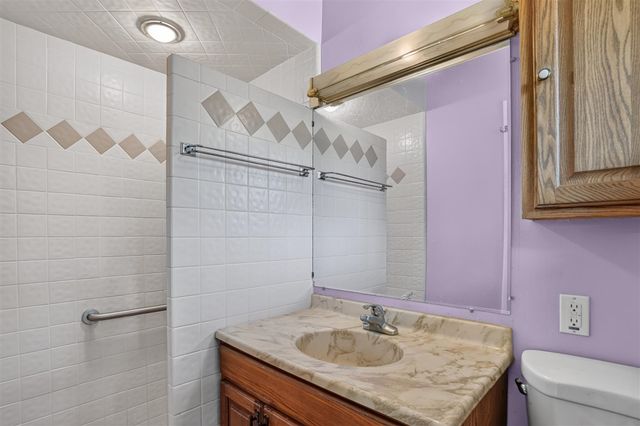 2475 Park Drive, Jackson, MI 49203