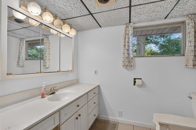 2475 Park Drive, Jackson, MI 49203