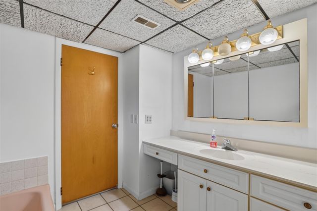 2475 Park Drive, Jackson, MI 49203