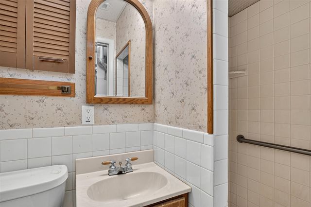 2475 Park Drive, Jackson, MI 49203