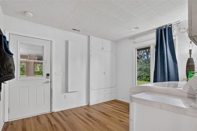 2475 Park Drive, Jackson, MI 49203