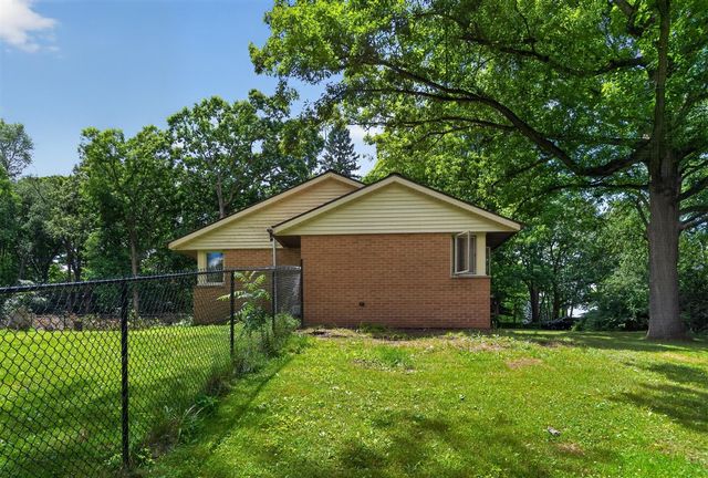 2475 Park Drive, Jackson, MI 49203