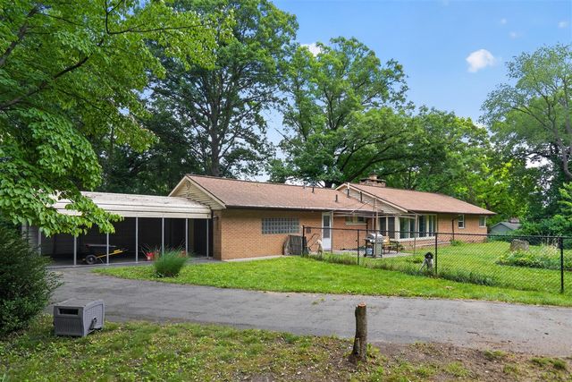 2475 Park Drive, Jackson, MI 49203