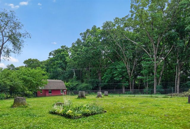 2475 Park Drive, Jackson, MI 49203