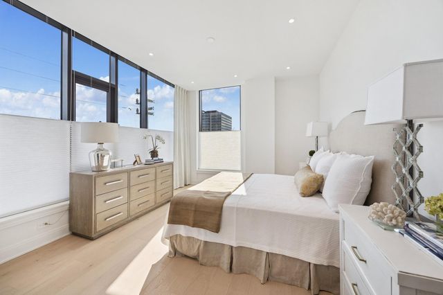 2323 W Main Street 305, Houston, TX 77098