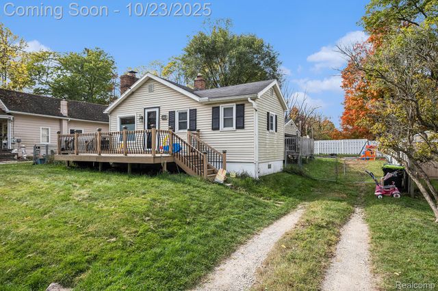 845 N East Street, Fenton, MI 48430