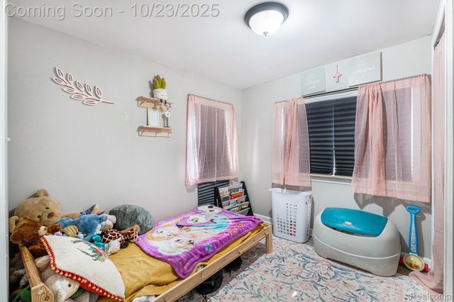 845 N East Street, Fenton, MI 48430