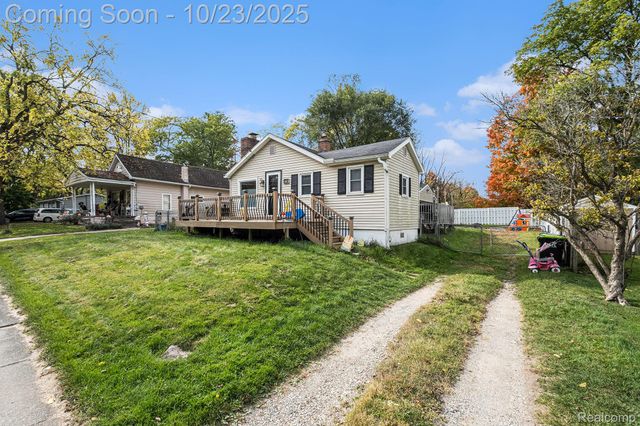 845 N East Street, Fenton, MI 48430