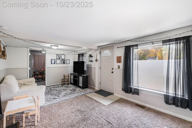 845 N East Street, Fenton, MI 48430