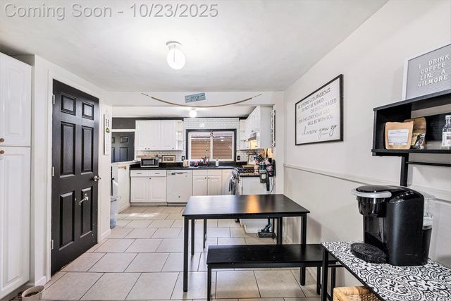 845 N East Street, Fenton, MI 48430