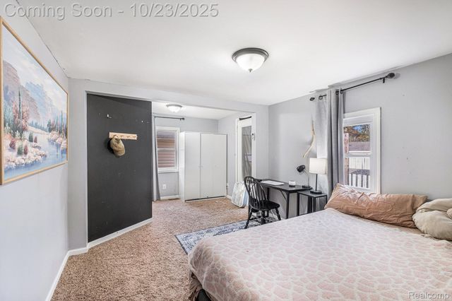 845 N East Street, Fenton, MI 48430