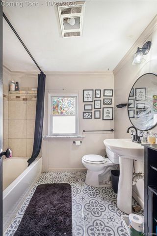 845 N East Street, Fenton, MI 48430