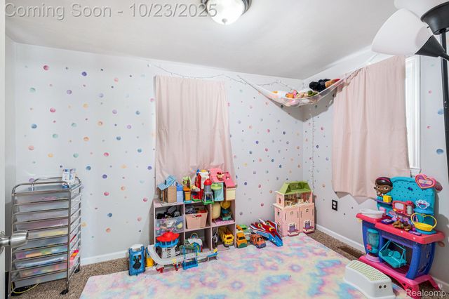 845 N East Street, Fenton, MI 48430