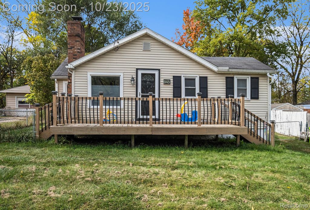 845 N East Street, Fenton, MI 48430