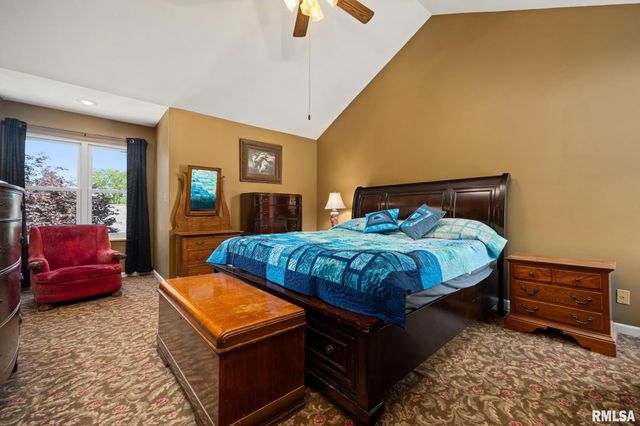 200 LEXINGTON Drive, Washington, IL 61571