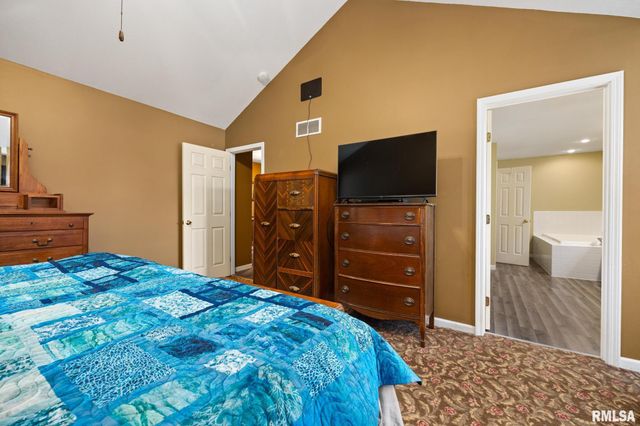 200 LEXINGTON Drive, Washington, IL 61571