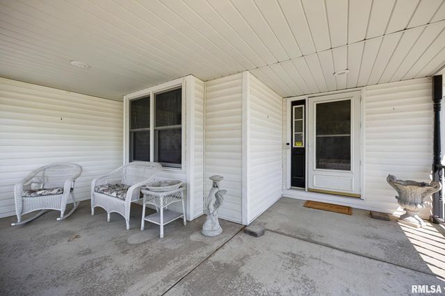 200 LEXINGTON Drive, Washington, IL 61571