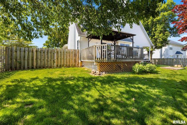 200 LEXINGTON Drive, Washington, IL 61571