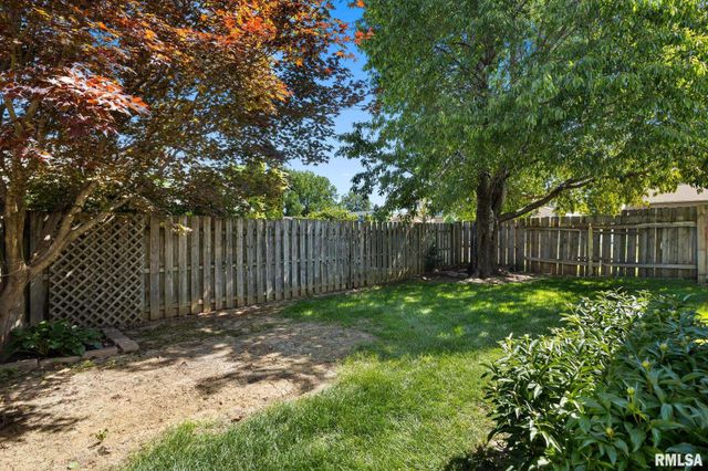200 LEXINGTON Drive, Washington, IL 61571