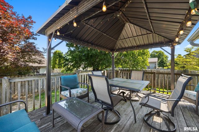 200 LEXINGTON Drive, Washington, IL 61571