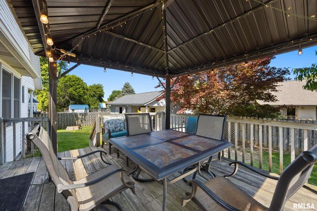 200 LEXINGTON Drive, Washington, IL 61571
