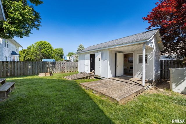 200 LEXINGTON Drive, Washington, IL 61571