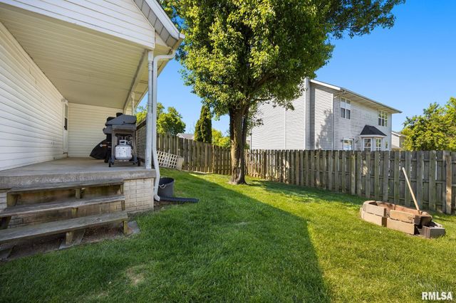 200 LEXINGTON Drive, Washington, IL 61571