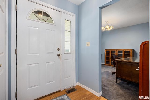 200 LEXINGTON Drive, Washington, IL 61571