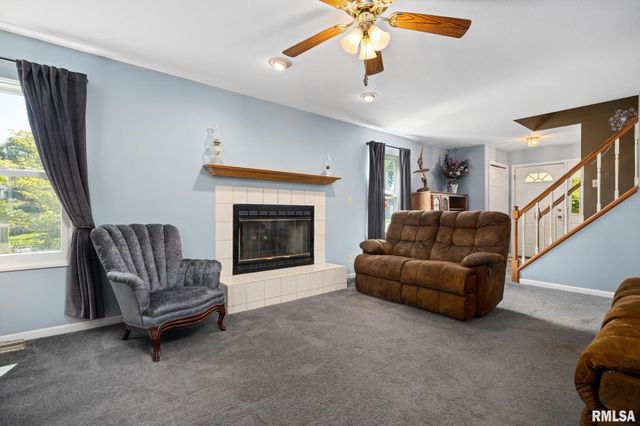 200 LEXINGTON Drive, Washington, IL 61571