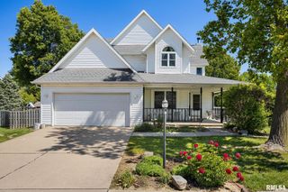 200 LEXINGTON Drive, Washington, IL 61571