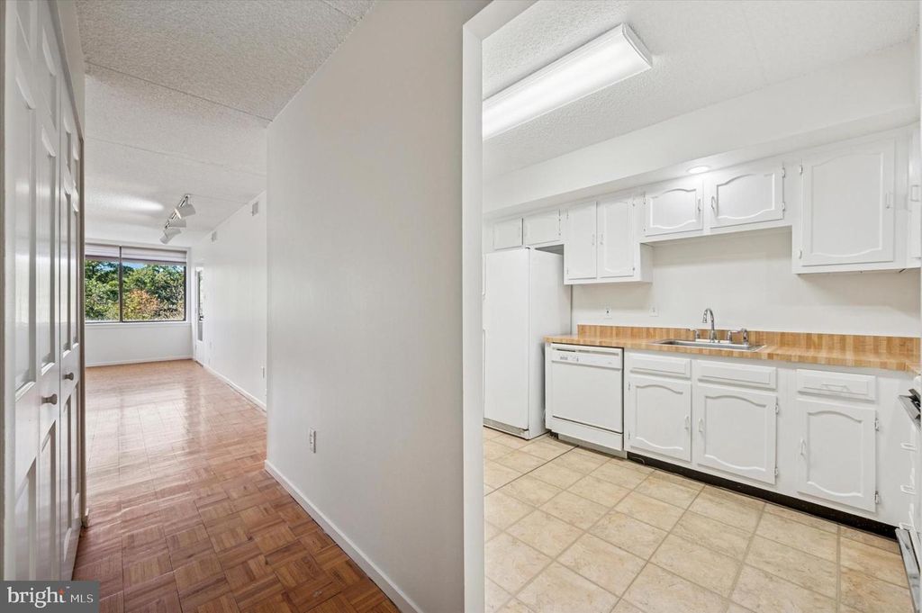 19 ROCK HILL RD #7-D, Bala Cynwyd, PA 19004