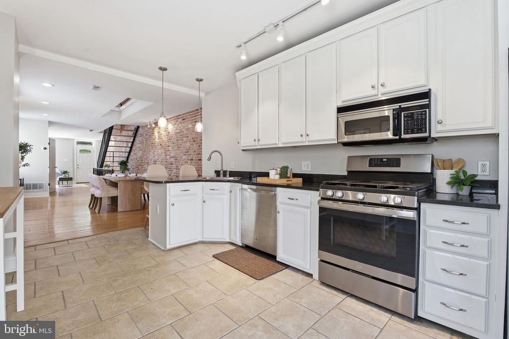 Image 11 of property listing at 1031 S BOULDIN ST, Baltimore, MD 21224