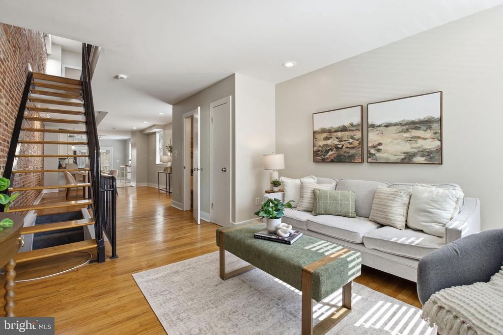 Image 2 of property listing at 1031 S BOULDIN ST, Baltimore, MD 21224