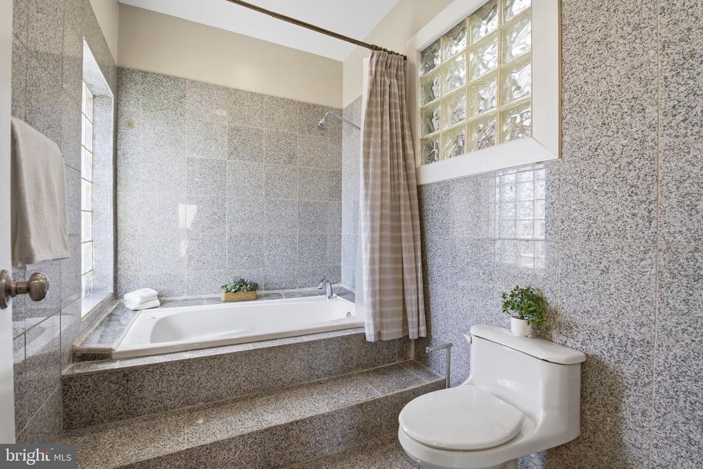 Image 26 of property listing at 1031 S BOULDIN ST, Baltimore, MD 21224