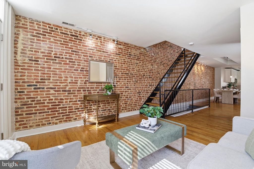 Image 3 of property listing at 1031 S BOULDIN ST, Baltimore, MD 21224