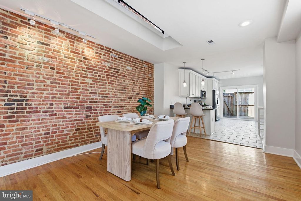 Image 8 of property listing at 1031 S BOULDIN ST, Baltimore, MD 21224