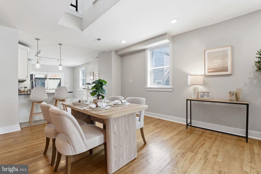 Image 9 of property listing at 1031 S BOULDIN ST, Baltimore, MD 21224